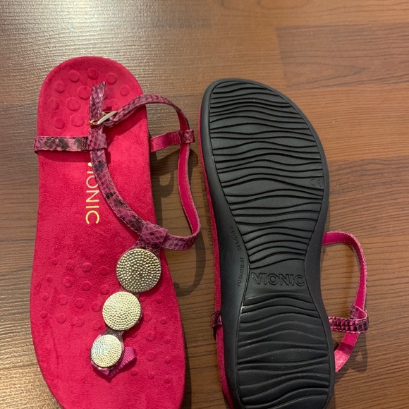 New Vionic Sandals - Picture 3 of 3